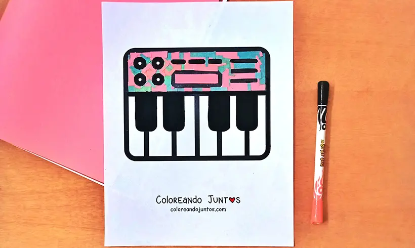 Dibujo de piano coloreado por Coloreando Juntos