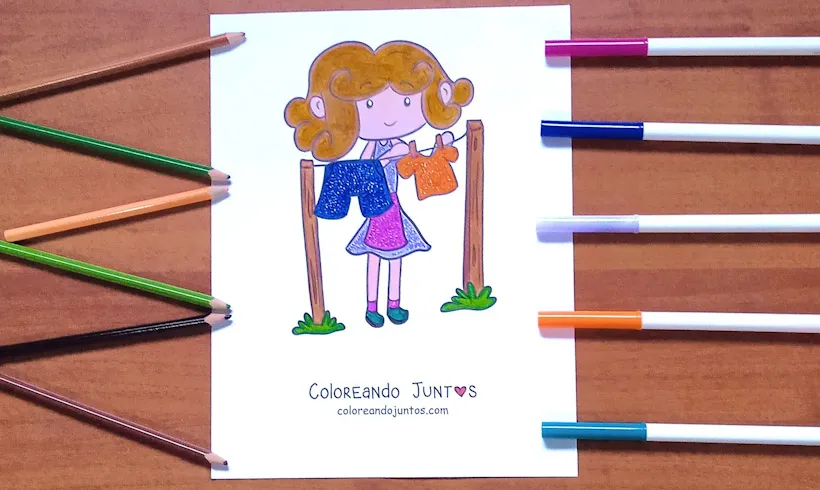 Dibujo de una niña colgando la ropa lavada coloreado por Coloreando Juntos